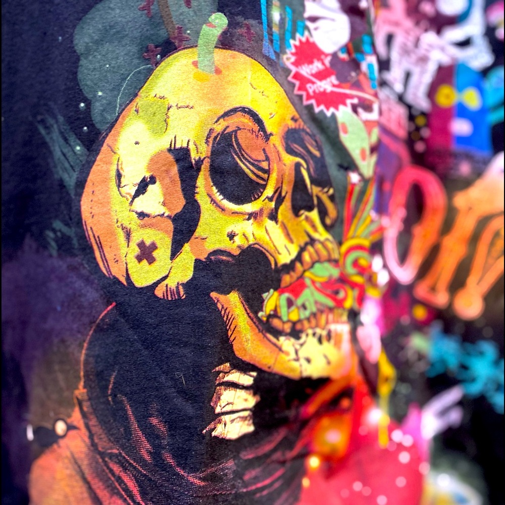 T-shirt Lg Free-art graffiti skull t-shirt. Black.